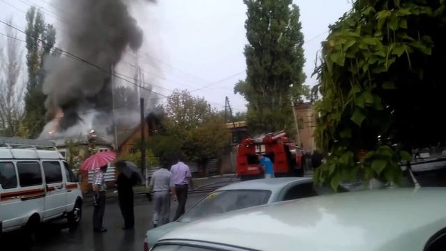 Пожар в Миллерово по ул. Фрунзе смотреть онлайн