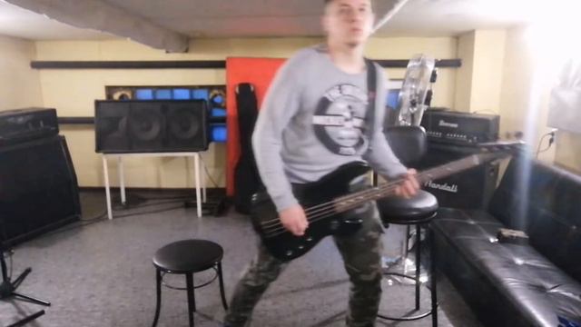 Играю Prodigy на басу, одна из любимых групп. смотреть онлайн