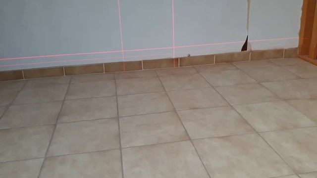 Comparison brightness Dewalt DCE089R and Bosch GLL 3-80 C смотреть онлайн