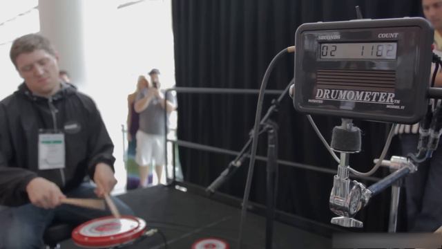 Tom Grosset – World's Fastest Drummer – 1,208 Single Strokes In 60 Seconds смотреть онлайн