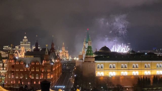Основной новогодний салют 2020 в Москве. смотреть онлайн