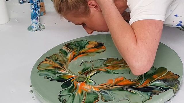 This is Different!! Orange BLAST + Gold Final Touches / Acrylic Pouring смотреть онлайн