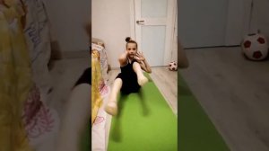 Тренировка гимнастки дома на карантине /  художественная гимнастика.