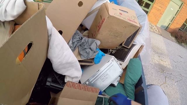 Dumpsters Full! Let's Clean out the Dumpsters and fill the Truck! смотреть онлайн