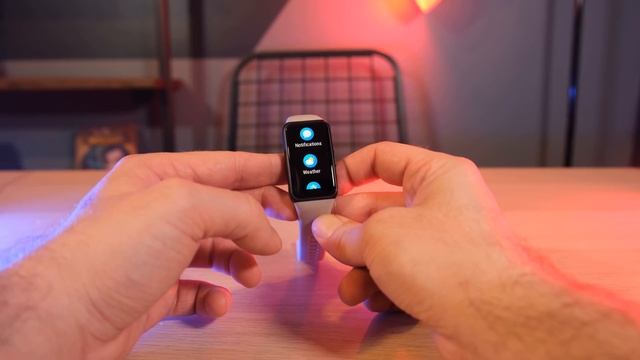 HONOR Band 6 elimde! Çerçevesiz akıllı bileklik смотреть онлайн