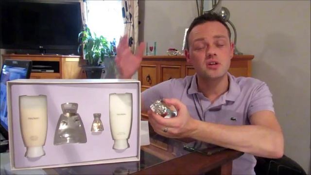 Vera Wang "Vera Wang" Fragrance Review смотреть онлайн