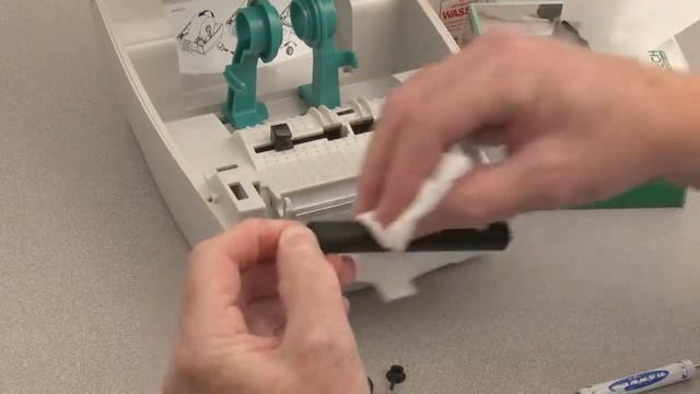 Zebra GC420T Cleaning the Platen Easy - How to Tips and Tricks by @3labels смотреть онлайн