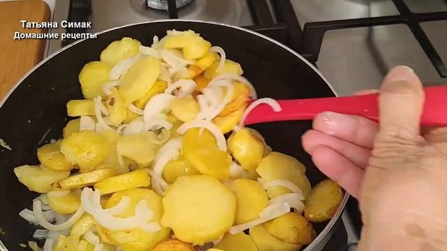Картофель по-деревенски на сковороде с луком и чесноком. Potatoes with onions and garlic смотреть онлайн