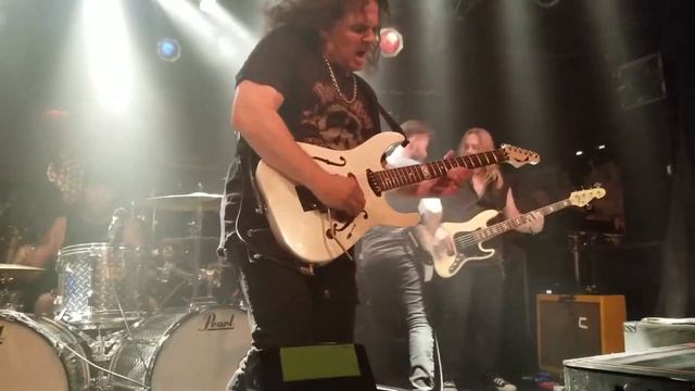 Vinnie Moore @ (2 of 2 videos) @ Count's Vamp'd Rock Bar. Las Vegas. 2018 смотреть онлайн