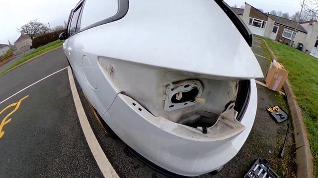 CCCUK - PROJECT 6 (MAZDA) REAR LIGHT REMOVAL смотреть онлайн