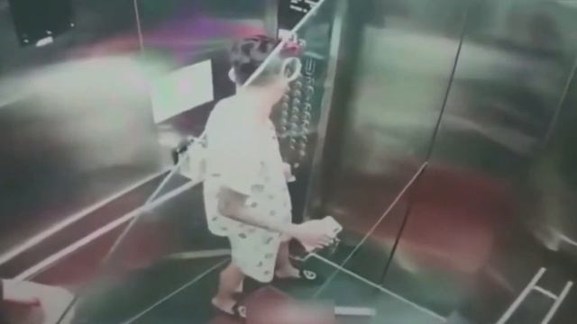 ОНИ НЕ ЗНАЛИ ЧТО ИХ СНИМАЕТ КАМЕРА!!! МОМЕНТЫ КОТОРЫЕ СЛУЧАЙНО ПОПАЛИ НА КАМЕРУ. ПОЗОРНЫЕ МОМЕНТЫ.. смотреть онлайн