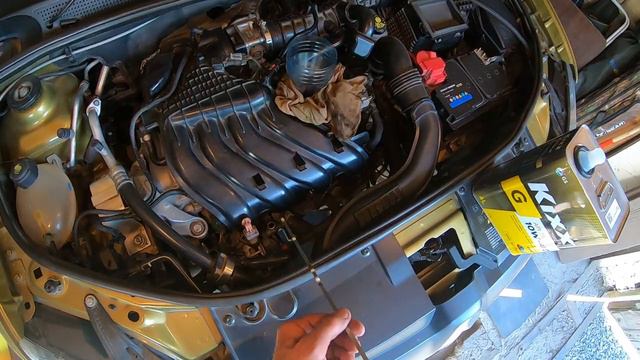 Рено Сандеро Степвей 2. ЗАМЕНА МАСЛА. Двигатель (Н4М) 113 л.с. Подробно!!! смотреть онлайн