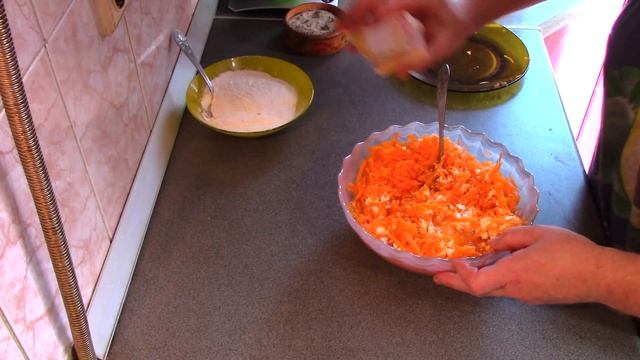 Тыквенно-творожные оладьи, такие вкусные и очень просто делаются, что просто ЧУДО! смотреть онлайн