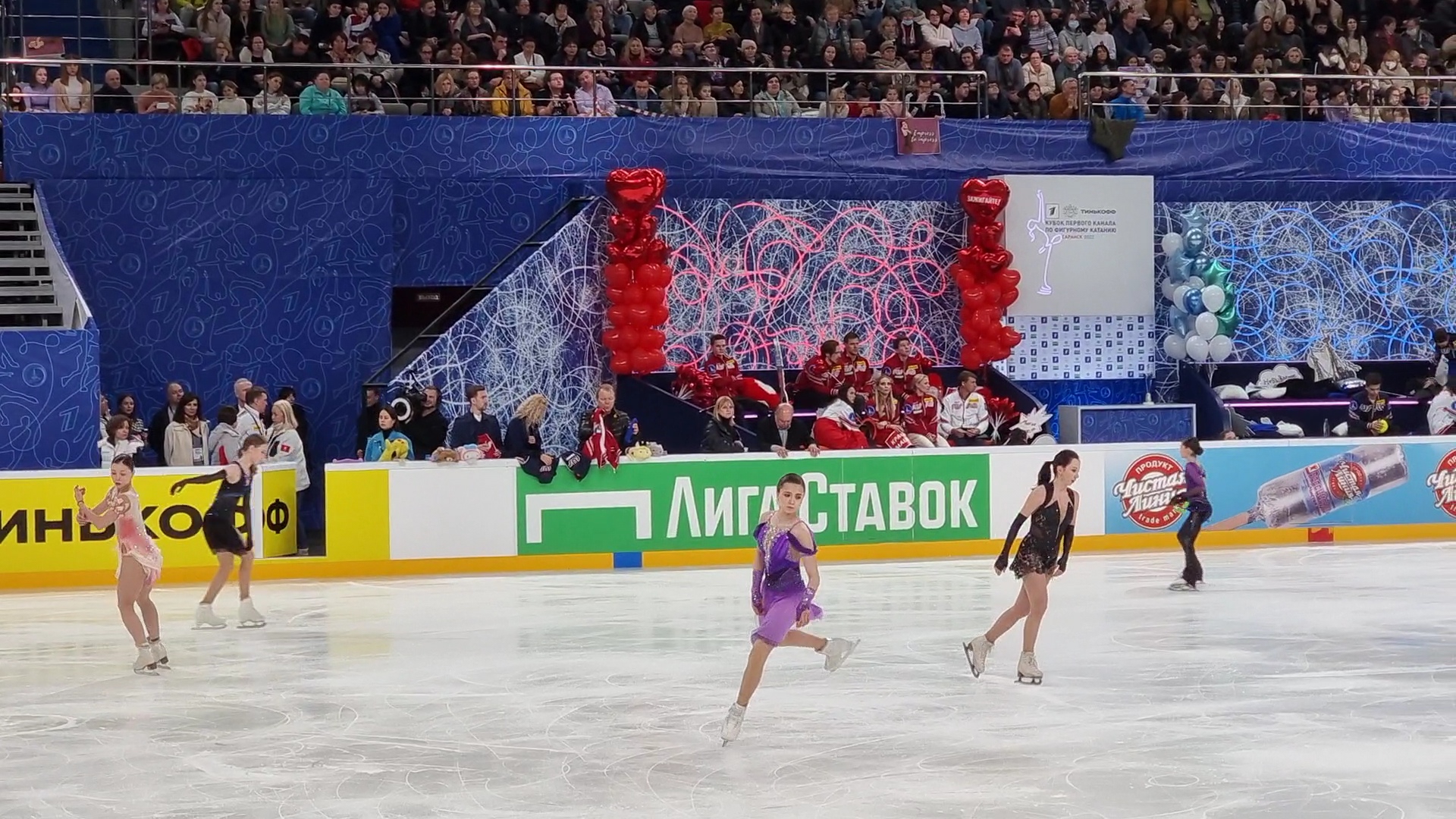 Женская разминка на Кубке Первого канала 2022 перед короткими программами (FHD, 60fps) смотреть онлайн