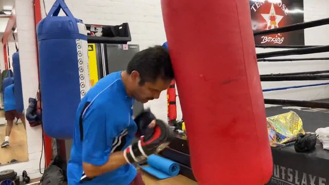 Former Champ Rafael Ruelas Back Training | ESNEWS Boxing смотреть онлайн
