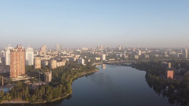 Центр города Донецка, река Кальмиус смотреть онлайн