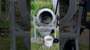 Правильный замес в бетономешалке.