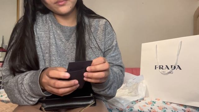 Prada wallet on chain unboxing 2021 and what fits смотреть онлайн