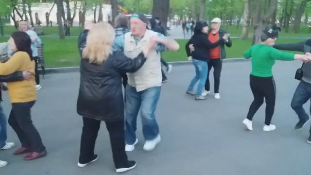 Харьков, танцы в саду, 