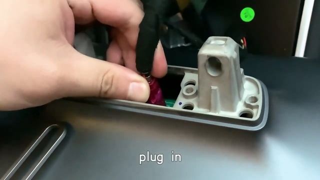 Установка поворотного крепления дисплея Tesla смотреть онлайн
