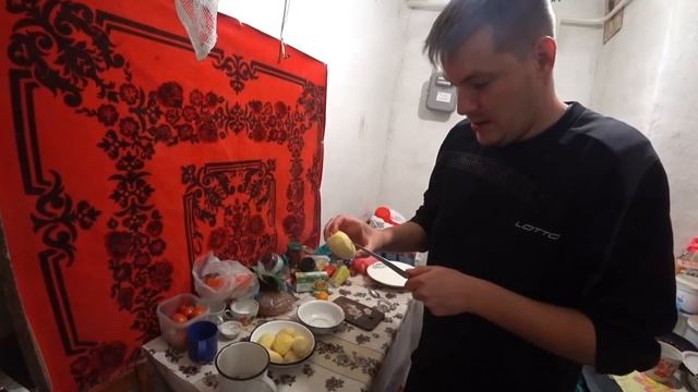 КОПТИЛЬНЯ ГОРЯЧЕГО КОПЧЕНИЯ В ЗЕМЛЕ / ГОТОВИМ МЯСО ДОМАШНЕЙ УТКИ смотреть онлайн