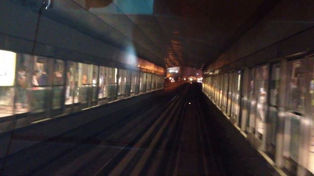 Прогулка по ночному метро Дубая смотреть онлайн
