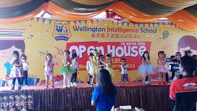 Jolie Charlotte Huang - dancing performance @wellington intelligence school смотреть онлайн