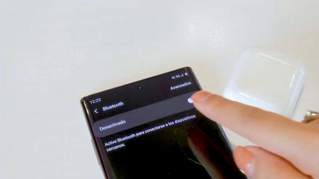 Cómo Conectar AirPods a un Celular Android | T-Mobile Español смотреть онлайн