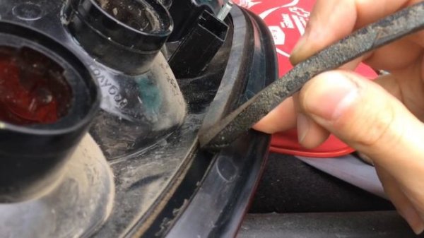 Замена заднего фонаря на Chevrolet NIVA