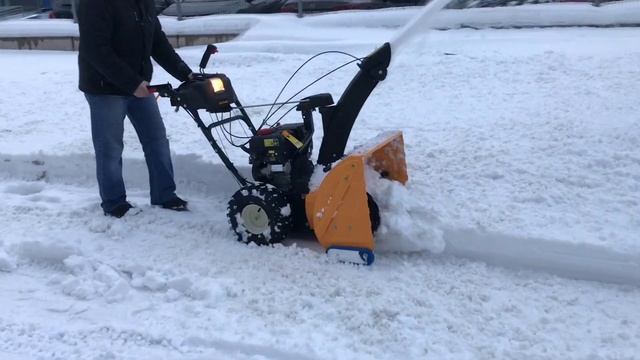 Уборка снега снегоуборщиком CubCadet 524 SWE.