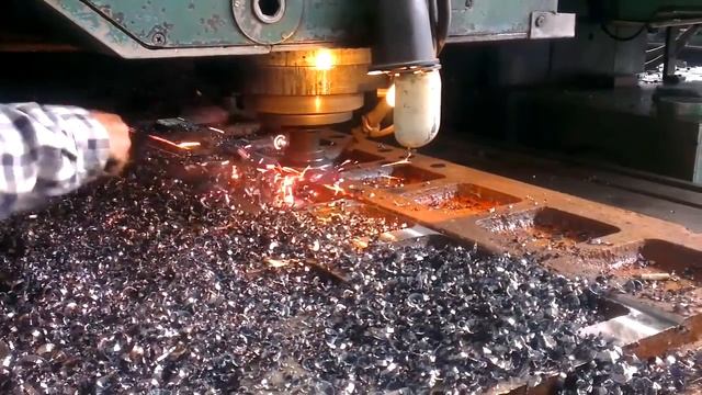 Фрезерование 100Г13Л пластинами КНБ смотреть онлайн