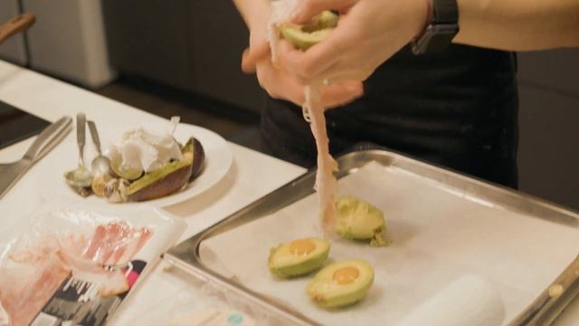 Два завтрака с авокадо | Рецепт бренд-шефа ВкусВилл