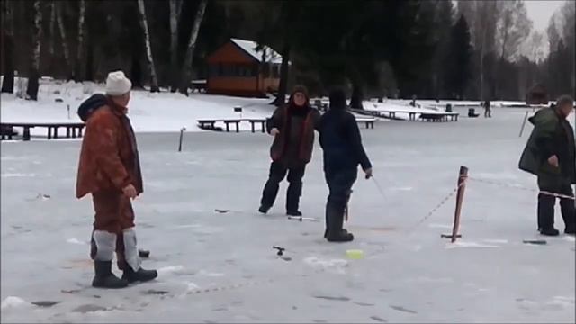Поимки форели на запуске и после него. Клёвое место. смотреть онлайн