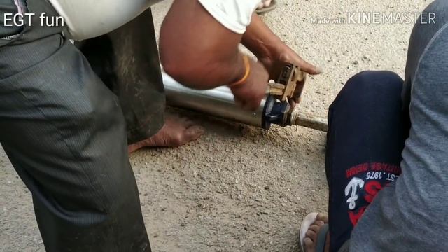TEXMO Submersible water pump fitting in borewell || Submersible pump installation at HOME easily? смотреть онлайн