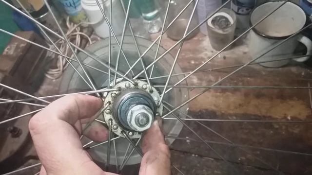 Люфт колеса велосипеда. Ничего не поможет! Меняйте втулку! смотреть онлайн