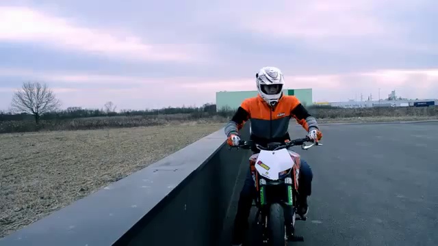 Танец с мотоциклом смотреть онлайн