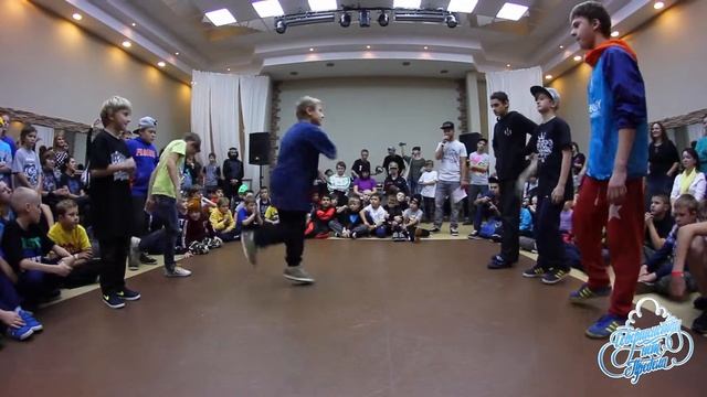 Trouble Makers vs Chuvakidz 3х3 начинающие до 4х лет опыта СОВЕРШЕНСТВУ НЕТ ПРЕДЕЛА Осень 2014 смотреть онлайн