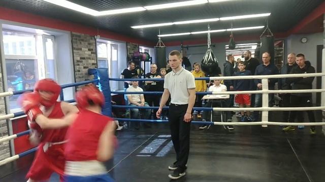 Хачиров Мирлан в красном Санкт Петербург