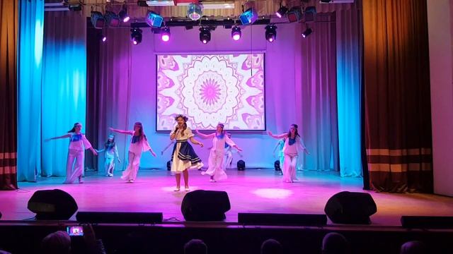 Подтанцовка к песне "Кветка папараць". Детская школа искусств г. Мосты. смотреть онлайн