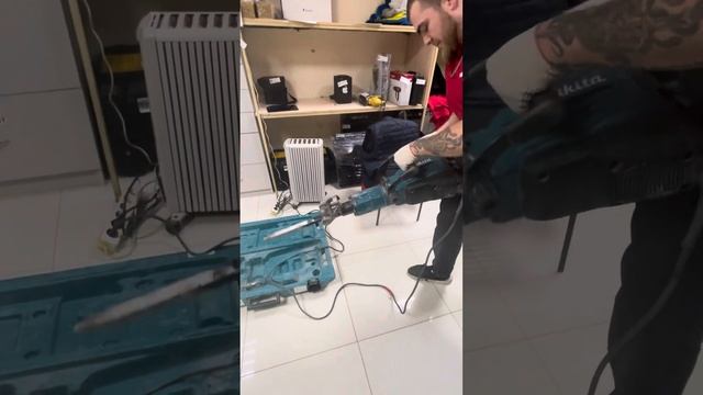 Отбойный молоток Makita смотреть онлайн