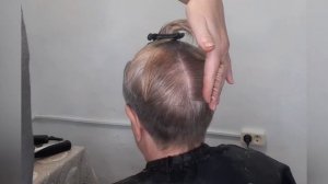 Короткая женская стрижка с объемной макушкой.