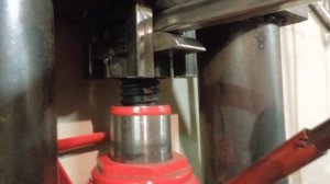 Приспособление для замятия окончания на профильной трубе.