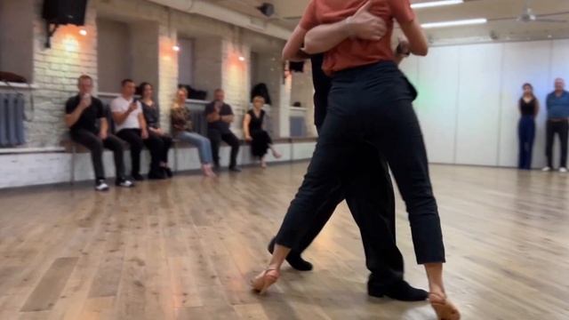 Мужское украшение и задняя сакада, кунита и медиа-хиро смотреть онлайн