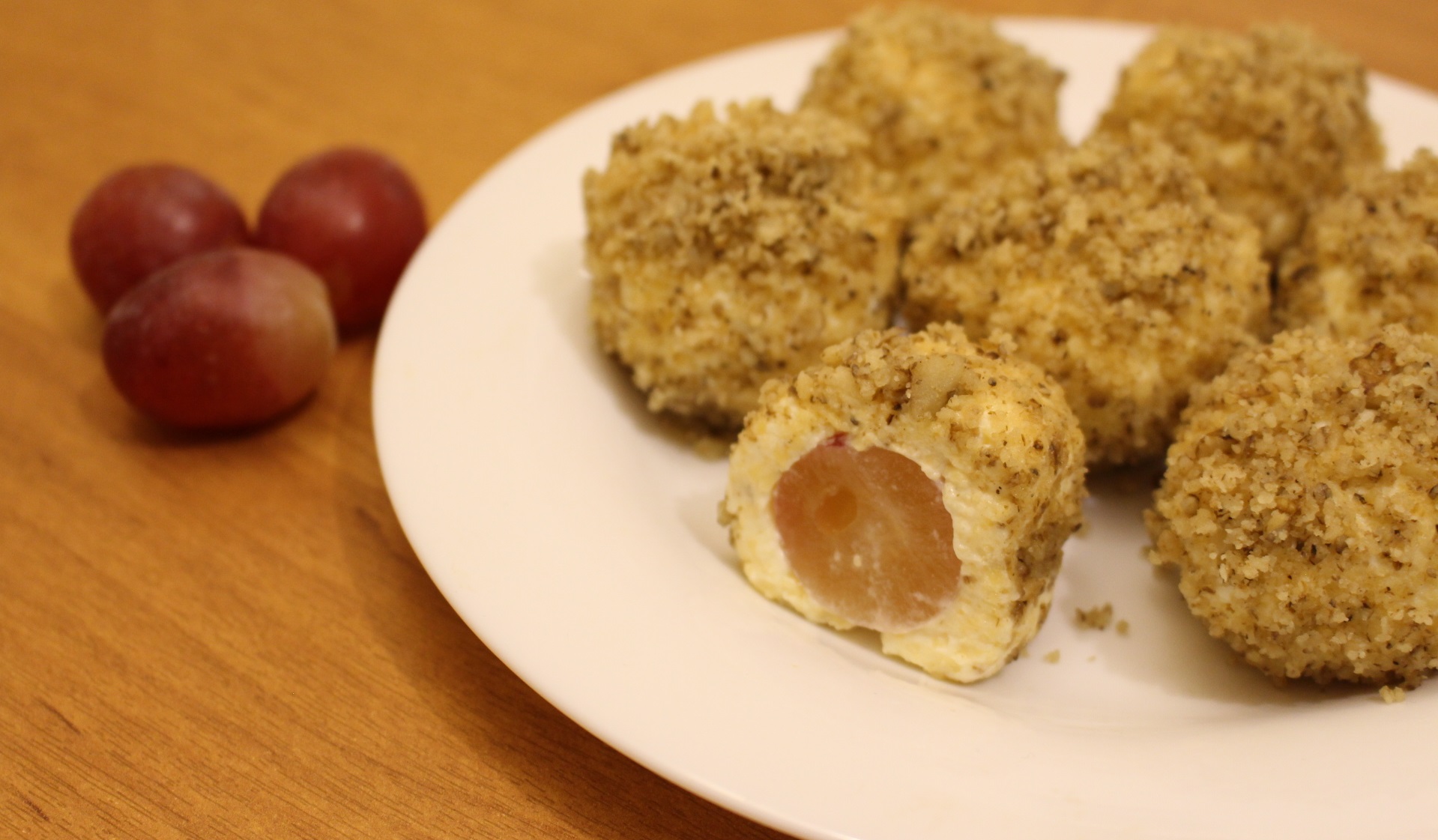 ПРАЗДНИЧНАЯ ЗАКУСКА СЫРНЫЕ ШАРИКИ С ВИНОГРАДОМ ЗА 15 МИНУТ смотреть онлайн