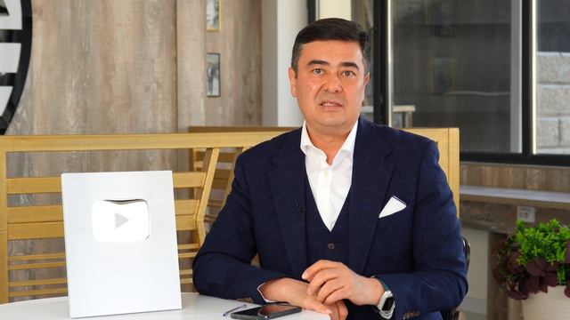 Серебряная кнопка YouTube за 100 000 подписчиков | BaitassovLive смотреть онлайн