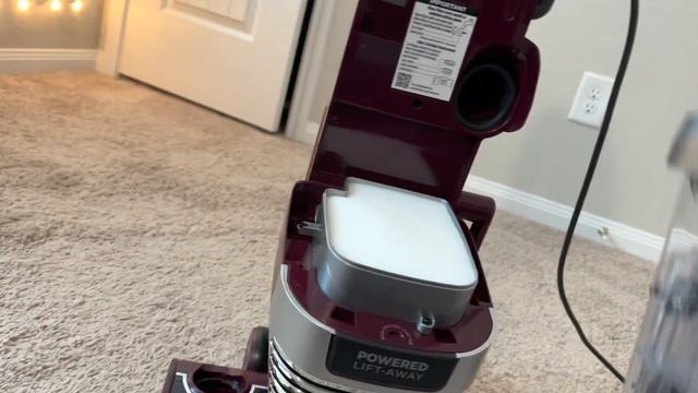 Shark Stratos AZ3000 Unboxing and Vacuuming смотреть онлайн