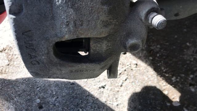 Замена передних тормозных колодок VW Polo седан смотреть онлайн