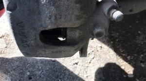 Замена передних тормозных колодок VW Polo седан