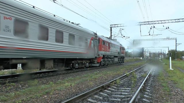 Тепловозы ДМ62-1856 и ДМ62-1781 с рабочим поездом смотреть онлайн