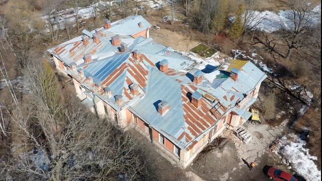 Полет на дроне в Пушкине над зданием Офицерского собрания смотреть онлайн